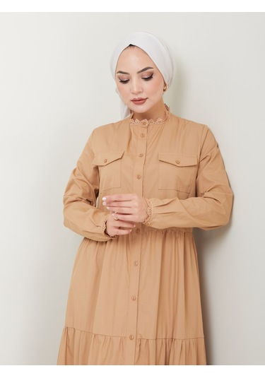 Dantelli Doğal Kumaşlı Boydan Düğmeli Kot Elbise Camel