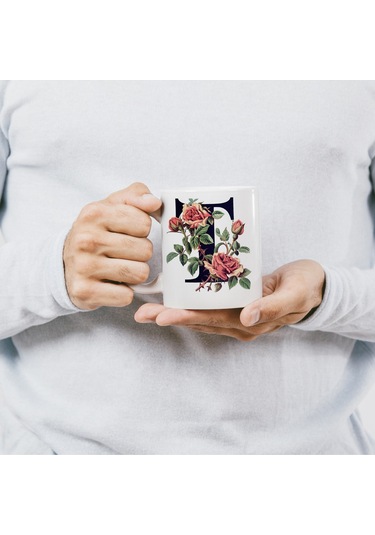 T Baş Harf Kırmızı Güller İle Sarılı Bardak 330 Ml Kişiye Özel Çiçekli Hediye Beyaz