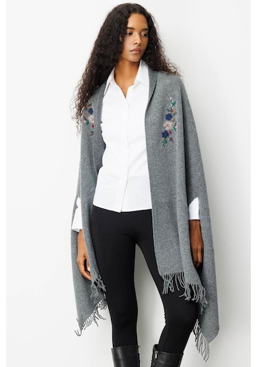 Kadın Yakası İşlemeli Koldan Geçmeli Büyük Yün Panço Füme Füme