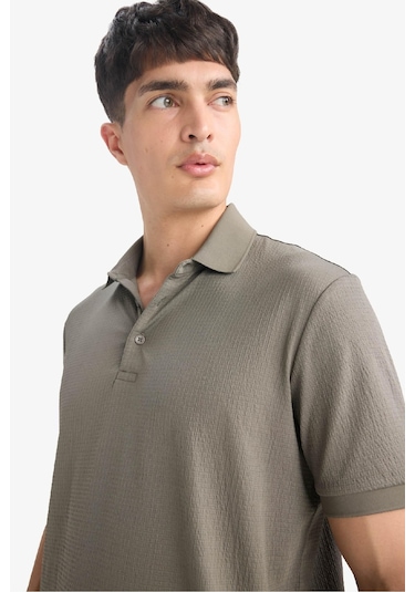 DeFacto Slim Fit Dar Kesim Polo Yaka Dokulu Kısa Kollu Krinkıl Tişört E1222AX25SMKH401