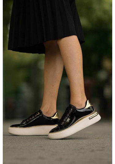 Kadın İnce Şerit Detaylı Kalın Taban Spor Ayakkabı Siyah