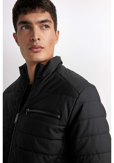 DeFacto Su İtici Slim Fit Suni Deri Mont Dar Kesim Dik Yaka Fermuarlı Cepli B3568AX25SPBK27