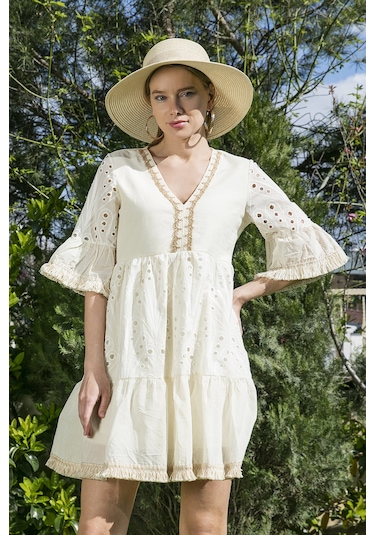 Lela Pamuklu Volanlı Güpür Detaylı Fistolu Mini Bayan Elbise 6531617 Ekru