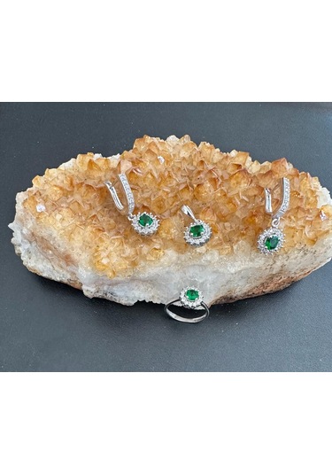 Aysesa Beyaz Altın Görünümlü Zirkon Ve Zümrüt Taşlı Kadın Gümüş Set