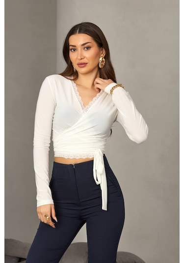 Kadın Dantel Detaylı Kruvaze Bağlamalı Crop Bluz Ekru