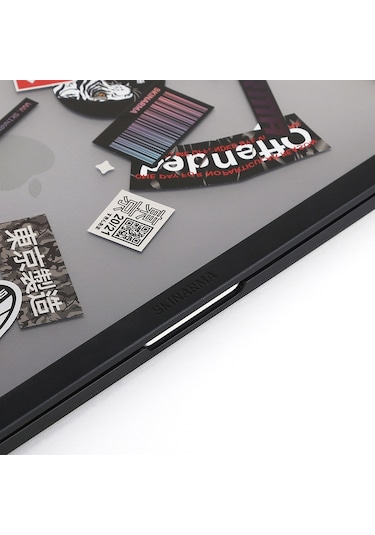 Macbook 13.3' Pro 2022 M2 Uyumlu Skinarma Henko Klipsli Kurulum Özellikli Kapak Şeffaf Görünüm