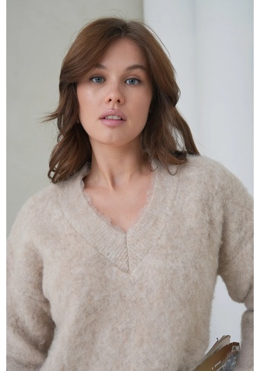 Kadın V Yaka Sakal Dokulu Şardonlu Oversize Triko Kazak 8695 Vizon