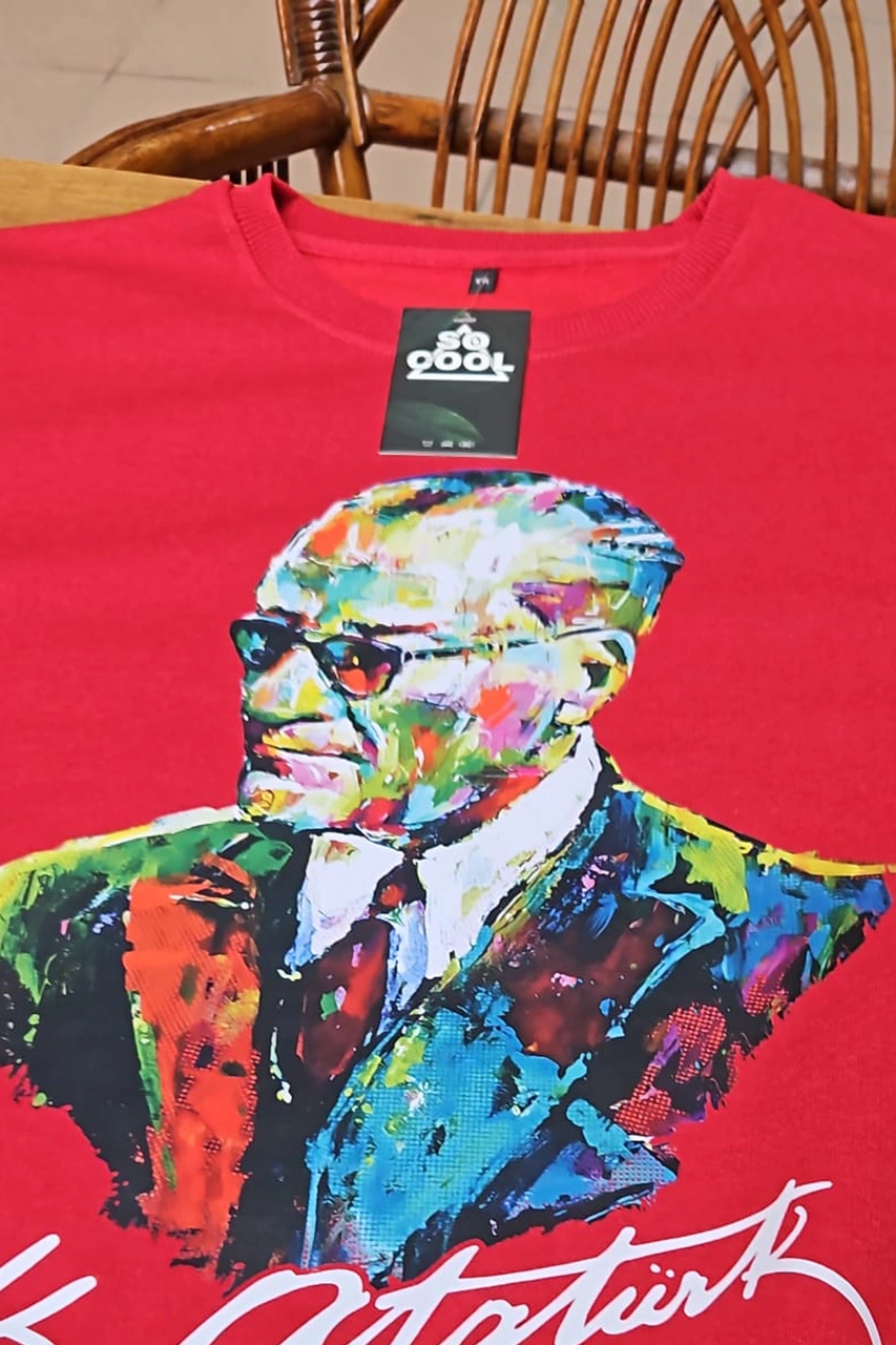 Karizma Gözlüklü Gazi Mustafa Kemal Atatürk Portresi Ata Baskılı Kırmızı Sweatshirt Kırmızı