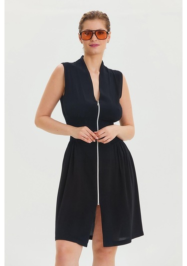 Dik Yaka Fermuar Detaylı Yazlık Elbise Siyah