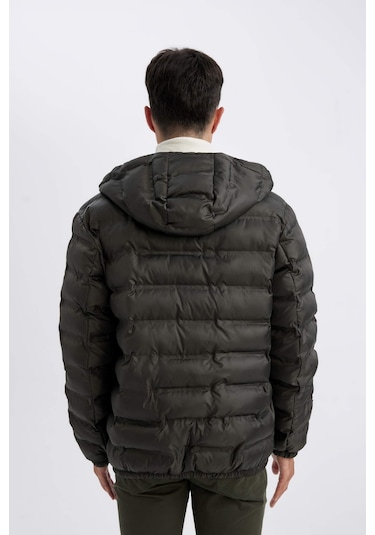 DeFacto Su İtici Şişme Mont Slim Fit Dar Kesim Kapüşonlu Fermuarlı Cepli D1185AX24WNKH153