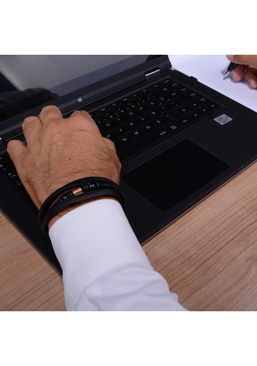 Çelik Aksesuarlı Dörtlü Deri  Bileklik