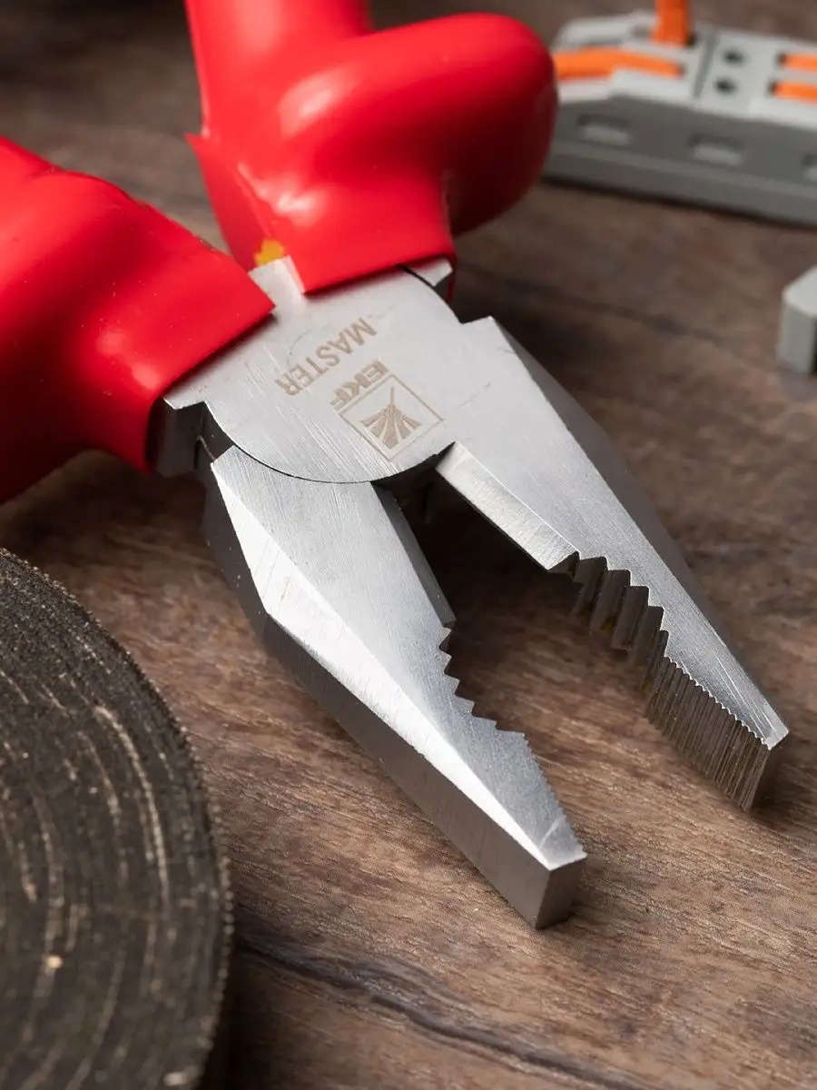 Ekf Elektrikçi Pense Yalıtımlı 200 Mm Master 23704498