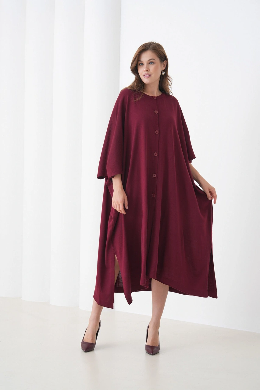 Kadın Tesettüre Uygun Önden Düğmeli Asimetrik Kesim Yarasa Kol Şık Geniş Kalıp Panço Ceket Bordo