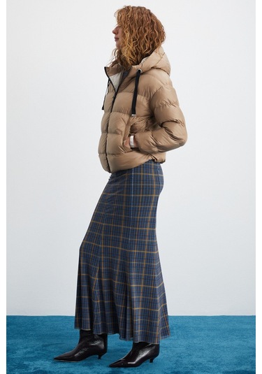 Chantal Kadın Kapüşonlu Kolu Lastikli Rüzgar Geçirmez Çift Cepli Şişme Bej Mont