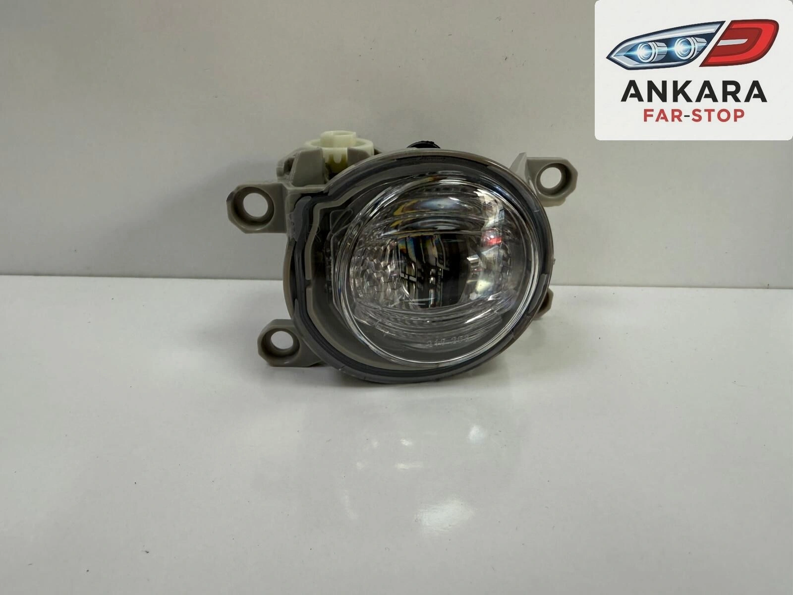 Toyota Corolla 2019 - 2025 Sis Lambası Ön Sağ Led Ampulü Üzerinde