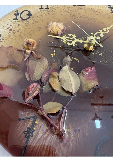Pelince - Beyaz Gül - Koyu Kahverengi - Epoksi Duvar Saati Özel Tasarım - Tek Üretim - 30 Cm Siyah