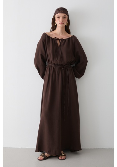 Kahverengi Bağlama Detaylı Müslin Elbise - 2004 Kahverengi