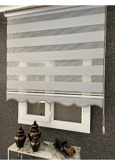 Gri Geniş Pliseli Zebra Stor Perde Eteği Dilimli Alüminyum Kasa+metal Ayak Gri