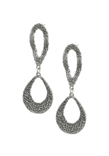 Kadın Antik Gümüş Kaplama Çivili Model Kabartma Dokulu Bağlantılı Tasarım Küpe Gümüş