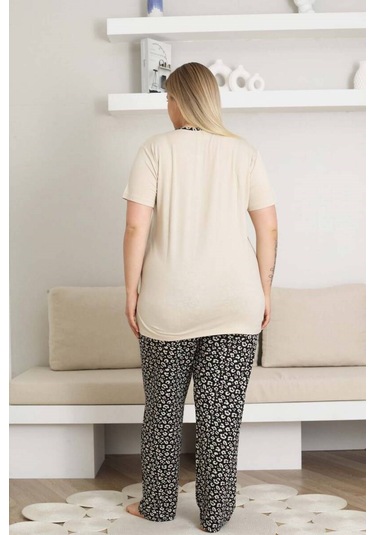 Kadın Desenli Bisiklet Yaka 3 Düğmeli Yırtmaç Detaylı Büyük Beden Viskon Kısa Kol Pijama Takımı Bej
