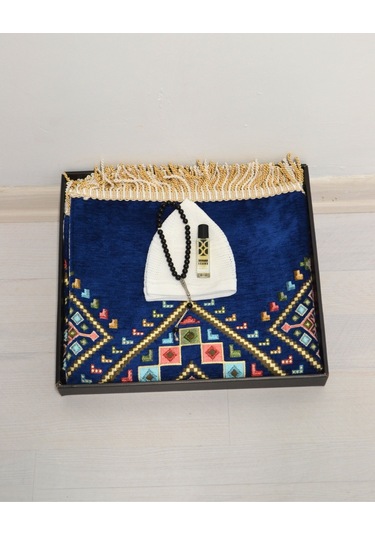 Erkekler İçin Seccade Takke Tesbih Esans Hediyelik Seti Kilim Desenli Kadife Astarlı Seccade Ve Özel Kutulu Lüks Hac Umre Hediyesi Lacivert