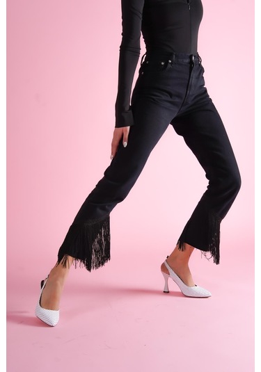 Rozalinda Beyaz Puantiyeli Önü Sivri Günlük Kullanım Topuklu Ayakkabı Beyaz