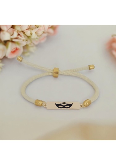 Archin Balmaske Temalı 14 Ayar Altın Plakalı Dikdörtgen Figürlü Beyaz Örgülü Hediye Bileklik-413sembol Bal Maske