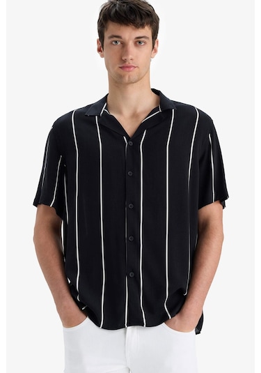 DeFacto Regular Fit Apaş Yaka Çizgili Yazlık Kısa Kollu Gömlek E2559AX25SMBK81 DeFacto Regular Fit Apaş Yaka Çizgili Yazlık Kısa Kollu Gömlek E2559AX25SMBK81
