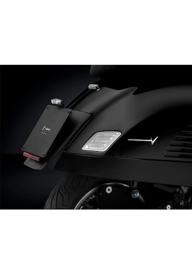Vespa GTS-GTV  Amblem Yan Panel *Gümüş* / RIZOMA