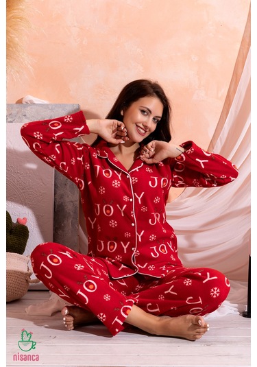 Kışlık Yılbaşı Desenli Kadın Gömlek Polar Pijama Takımı- Geyikli Yılbaşı Pijaması Kırmızı