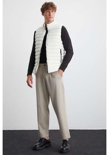 Erkek - Mikrofiber Rüzgar Geçirmez Ince Kalınlıkta Şişme Dolgulu Özel Çantalı Taş Rengi Mont