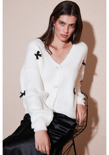 Lela Oversize Fit V Yaka Fiyonk Detaylı Düğmeli Bayan Hırka 4615577 Ekru