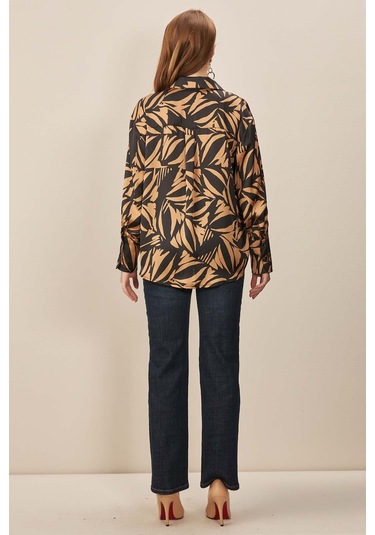 V Yaka Çok Renkli Desenli Gömlek Çok Renkli