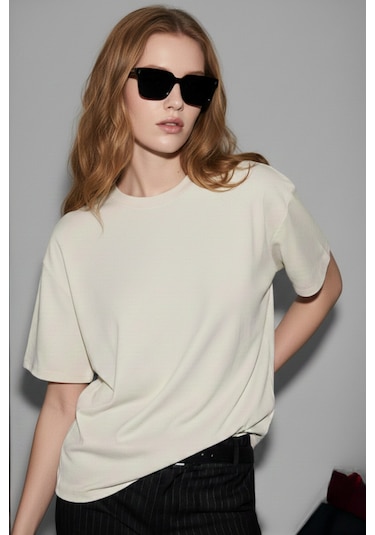 Soft&Basic Kadın %100 Organik Pamuk Oversize Fit Basic Yuvarlak Yaka T-shirt Ekru