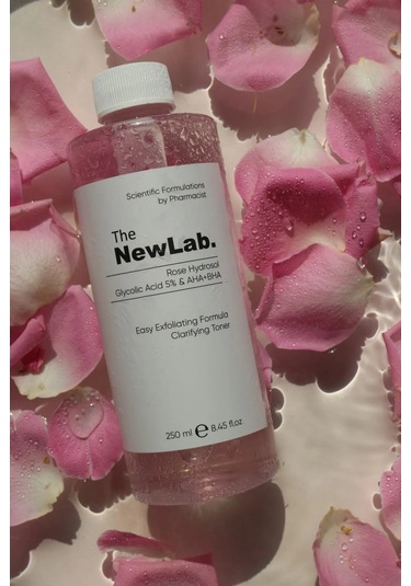 The NewLab Aydınlatıcı, Cilt Tonu Eşitleyici Ve Gözenek Sıkılaştırıcı Toner (Glycolic Acid 5% Aha Bha) 250 Ml