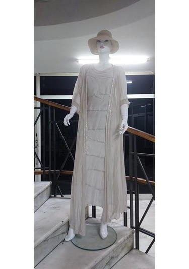 Italyan 2 Beden İnce Gösteren Kat Kat Kolsuz Ipek Elbise-8769 Ekru