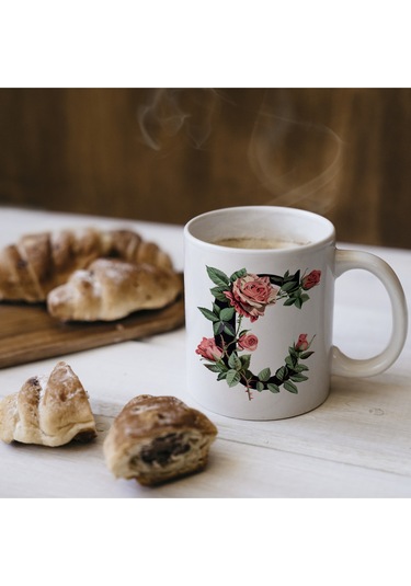 C Baş Harf Kırmızı Güller İle Sarılı Bardak 330 Ml Kişiye Özel Çiçekli Hediye Beyaz