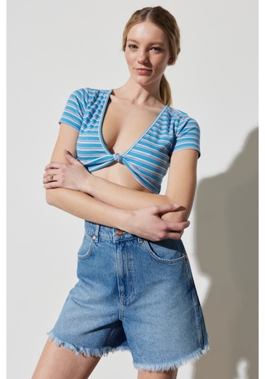 Regular Fit Normal Kesim V Yaka Çizgili Crop Bluz W231671400