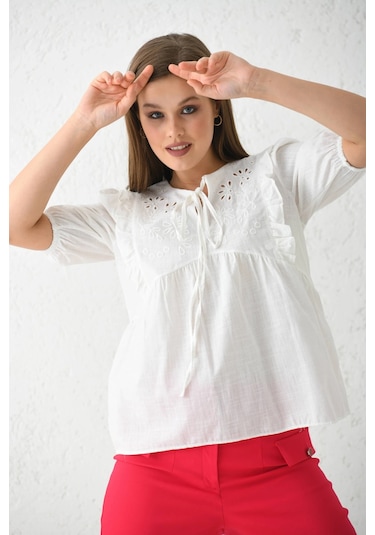 Kadın Bisiklet Yaka Balon Kol Nakış Detylı Volanlı Dokuma Yazlık Bluz Ekru