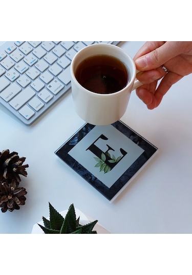 ﻿Decorita Cam Bardak Altlığı E Harfli Tasarım 4'lü Takım 10 x 10 CM Çok Renkli