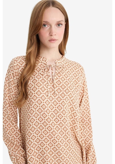 DeFacto Regular Fit Bağcıklı Yaka Desenli Uzun Kollu Bluz N1809AZ25SPBR189 DeFacto Regular Fit Bağcıklı Yaka Desenli Uzun Kollu Bluz N1809AZ25SPBR189