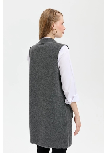 Desen Triko Kadın Polo Yaka Önü Açık İşlemeli Uzun Yün Yelek 24002 Füme Füme