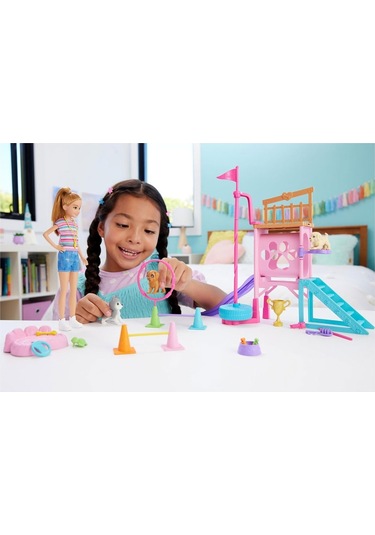 Barbie Stacie'nin Köpekçik Oyun Parkı HRM10