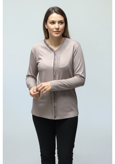 Kadın Önü Kapalı Düğme Detaylı Taşlı Nergis Mevsimlik Bluz Bej