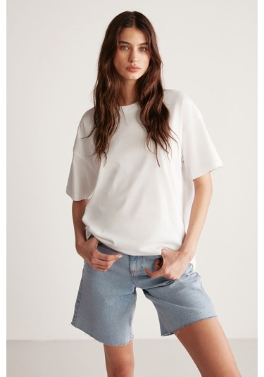 GRIMELANGE Jemmy Kadın %100 Organik Pamuk Relaxed Fit Yırtmaçlı Yuvarlak Yakalı Beyaz T-shirt Beyaz
