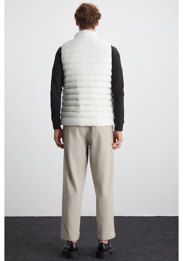 Erkek - Mikrofiber Rüzgar Geçirmez Ince Kalınlıkta Şişme Dolgulu Özel Çantalı Taş Rengi Mont