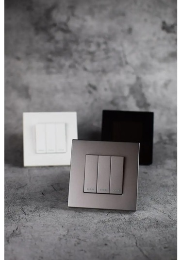 Vo'stabl Işıklı Olmayan Gri Plastik Üçlü Düğmeli Anahtar 154091725