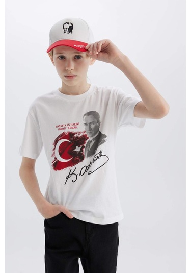 DeFacto Erkek Çocuk Bisiklet Yaka Atatürk Baskılı Kısa Kollu Tişört E0812A825SMWT34