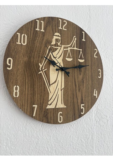 Pelince - Justitia Adalet Terazisi Figürlü - Ahşap Duvar Avukat Saati Kişiselleştirilebilir - Koyu Ahşap - 40 Cm Ahşap