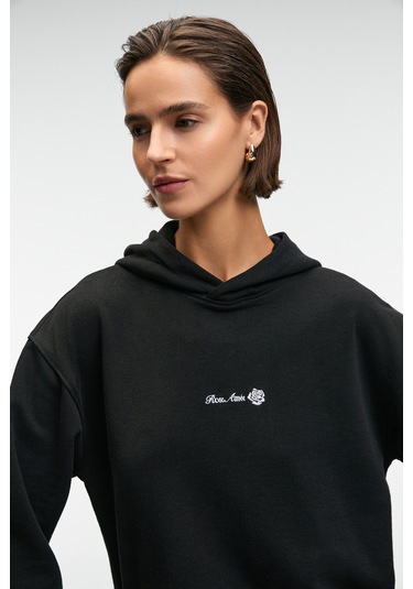 Grımelange Camellıa Kadın Önü Nakışlı Etek Ucu Yırtmaçlı Kapüşonlu Comfort Fit Siyah Sweatshirt Siyah